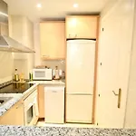 アパート 2 Bed Elviria - 65sqm Terrace - Pools - Walk To *