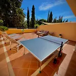 2 Bed Elviria - 65sqm Terrace - Pools - Walk To アパート マルベーリャ