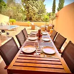 2 Bed Elviria - 65sqm Terrace - Pools - Walk To アパート マルベーリャ