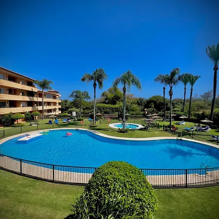 شقة 2 Bed Elviria - 65sqm Terrace - Pools - Walk To *