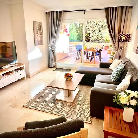 2 Bed Elviria - 65sqm Terrace - Pools - Walk To 公寓 *