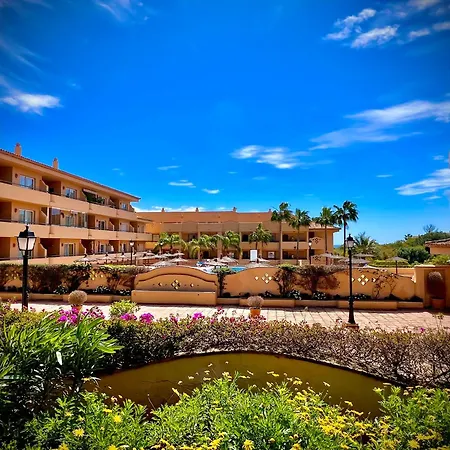 公寓 2 Bed Elviria - 65sqm Terrace - Pools - Walk To 马尔韦利亚