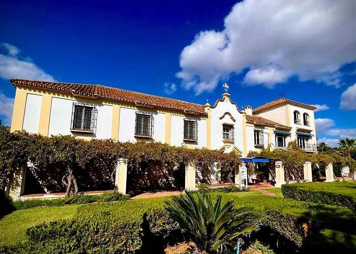 شقة 2 Bed Elviria - 65sqm Terrace - Pools - Walk To *