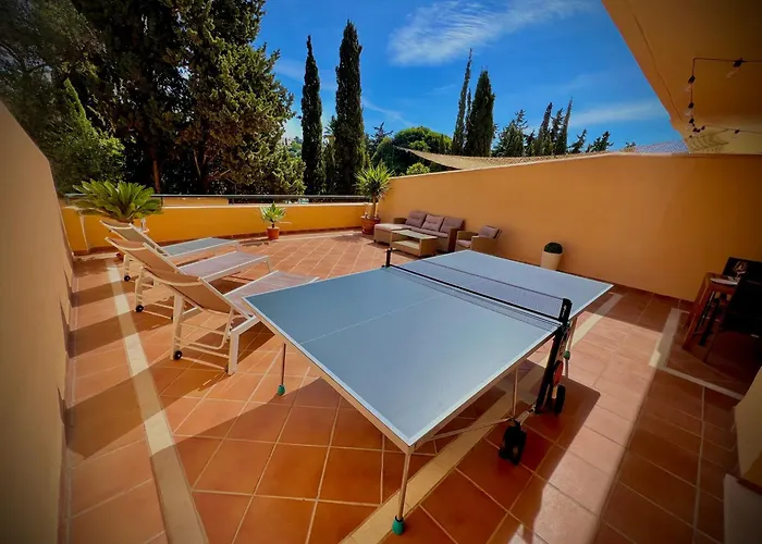 2 Bed Elviria - 65sqm Terrace - Pools - Walk To شقة ماربيا