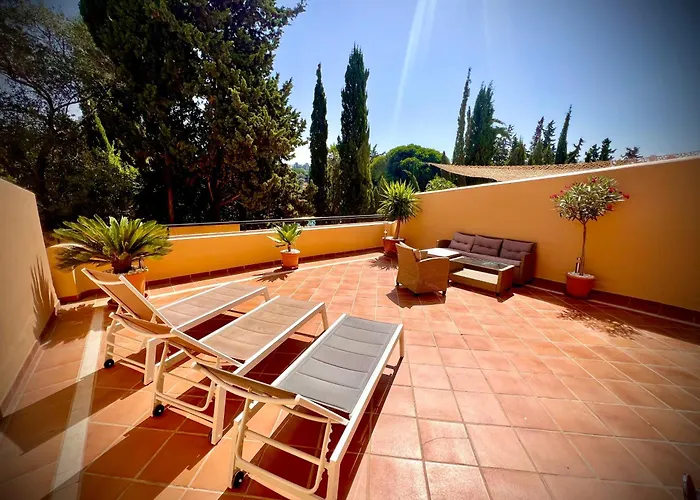شقة 2 Bed Elviria - 65sqm Terrace - Pools - Walk To