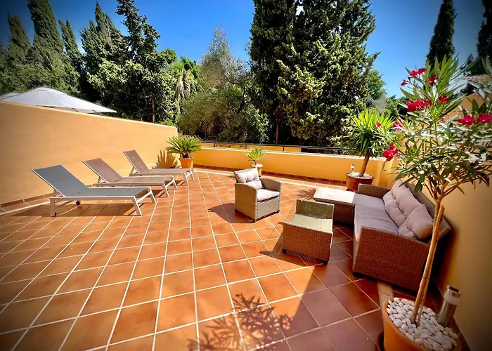 شقة 2 Bed Elviria - 65sqm Terrace - Pools - Walk To *