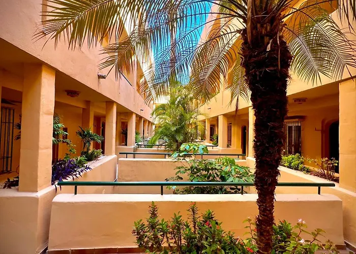 2 Bed Elviria - 65sqm Terrace - Pools - Walk To ماربيا